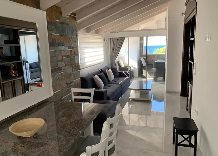 Livas Almyri Seafront Flat